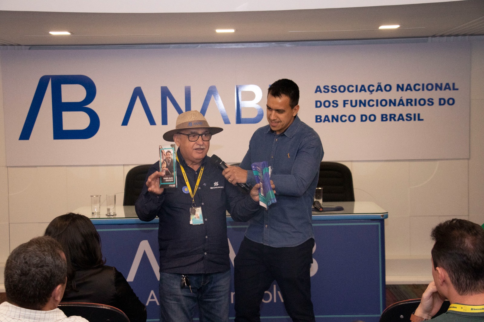 Rede Clipping: ANABB CONVERSA COM MAIS DE 200 GERENTES DO BB EM BRASÍLIA