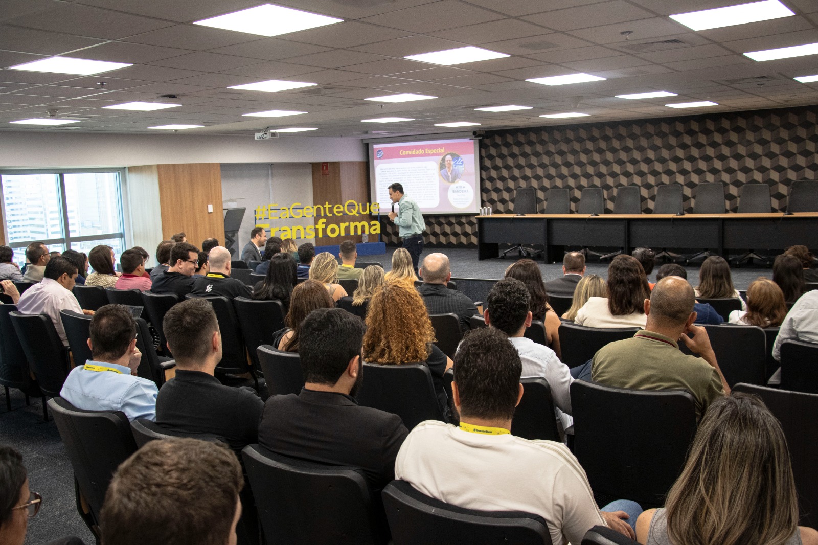 Rede Clipping: ANABB CONVERSA COM MAIS DE 200 GERENTES DO BB EM BRASÍLIA